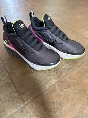 NIKE Adapt Auto Max Black/Black/Fireberry